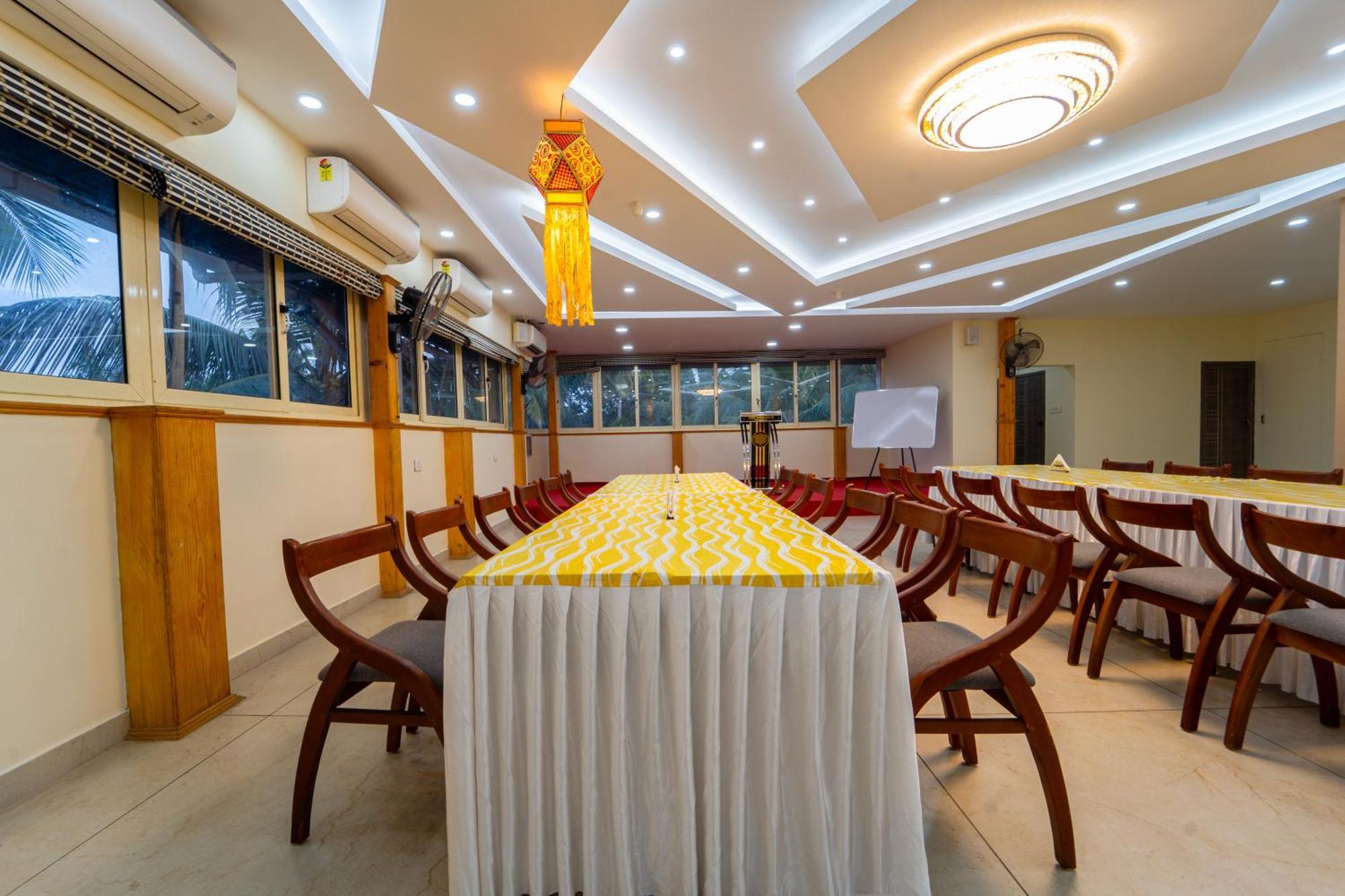 Treebo Sree Varshavilas Regency, 2 Mins From Guruvayoor Temple Guruvāyūr Exteriör bild