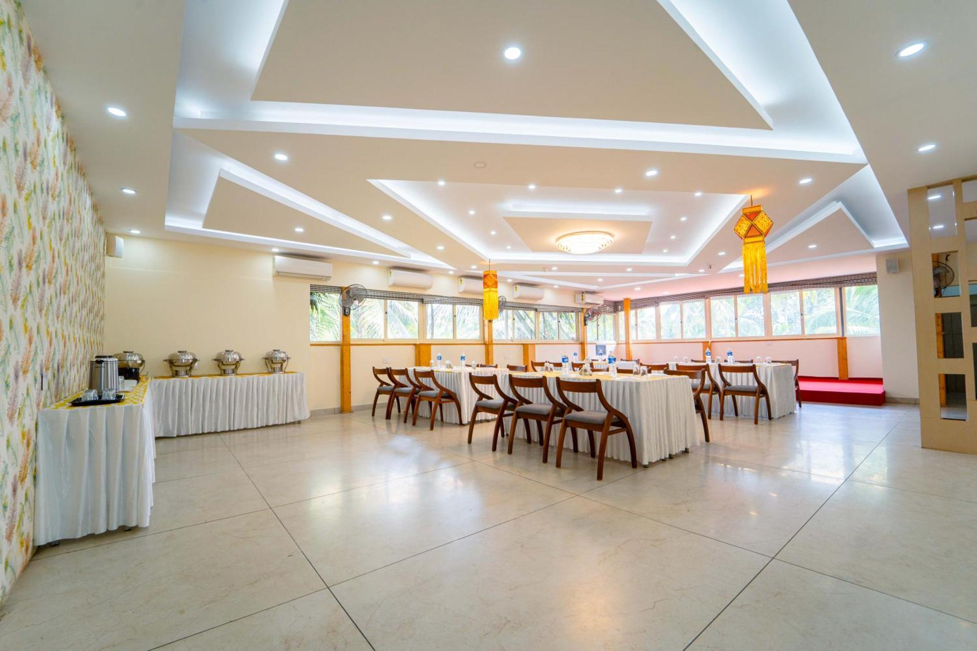 Treebo Sree Varshavilas Regency, 2 Mins From Guruvayoor Temple Guruvāyūr Exteriör bild