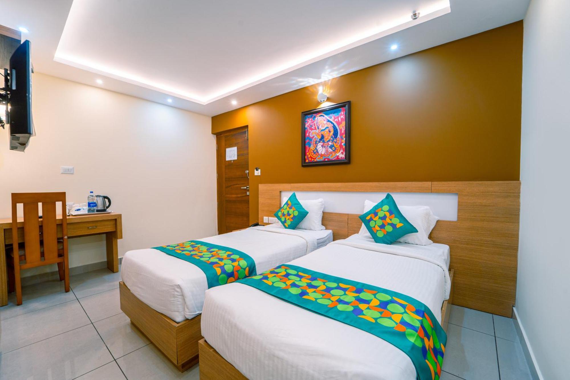 Treebo Sree Varshavilas Regency, 2 Mins From Guruvayoor Temple Guruvāyūr Exteriör bild