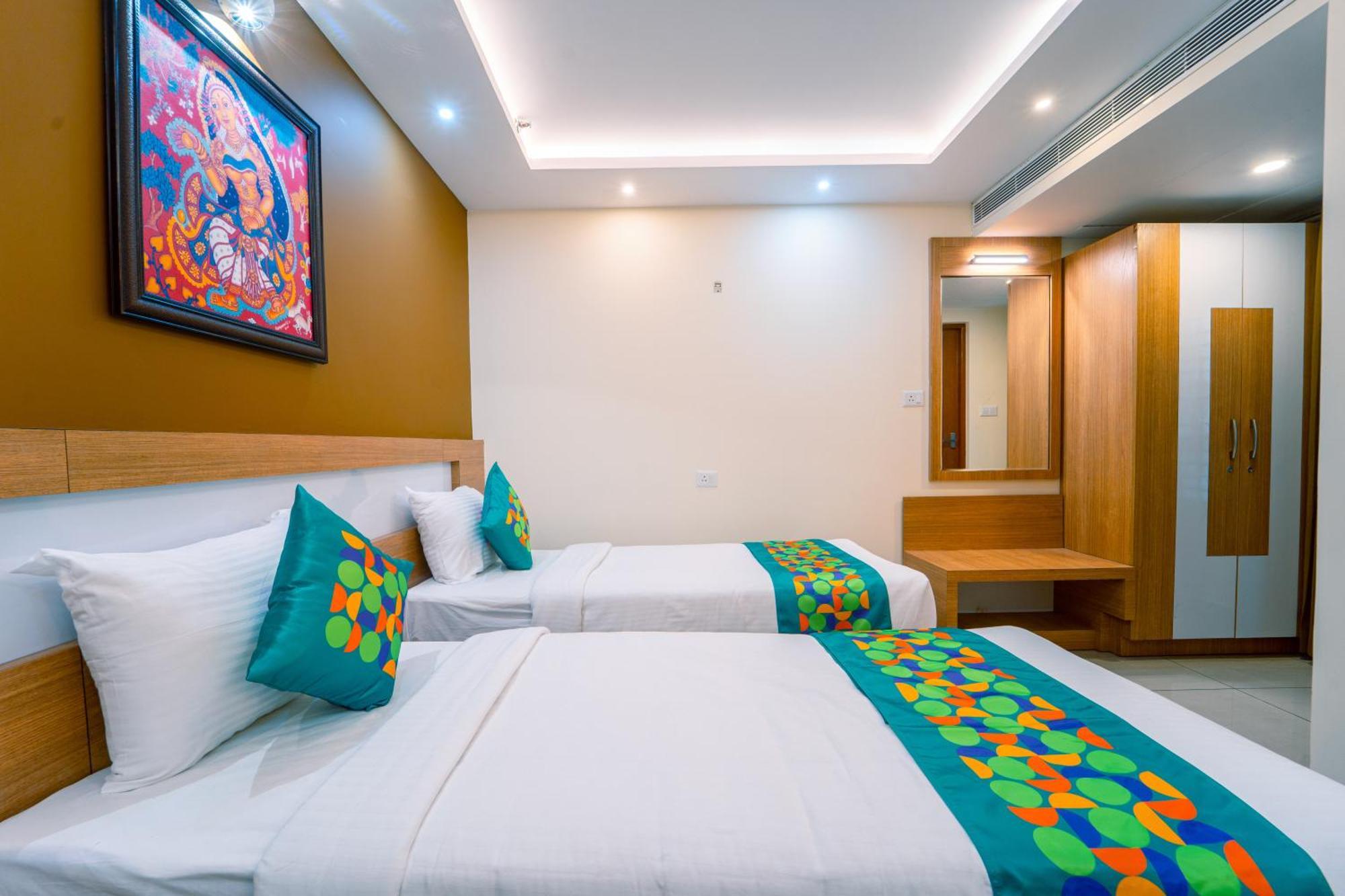 Treebo Sree Varshavilas Regency, 2 Mins From Guruvayoor Temple Guruvāyūr Exteriör bild